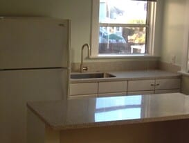 33 Brooks Ave in Venice, CA - Building Photo