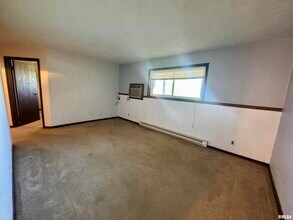 4211 US-6 in Coal Valley, IL - Foto de edificio - Building Photo