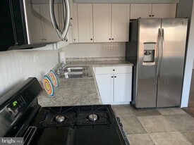 706 Seawall Rd in Essex, MD - Building Photo