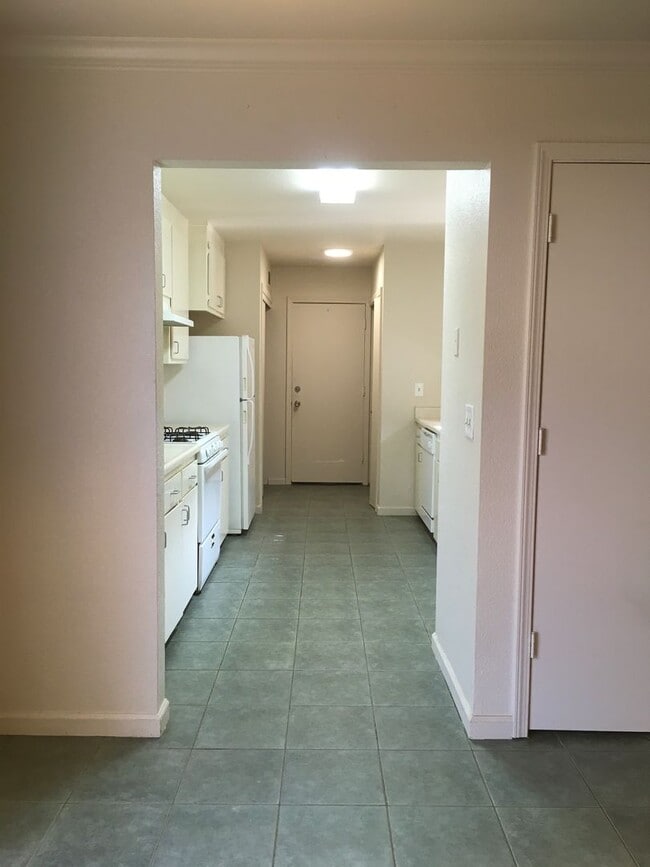 2098 Fancy Oaks Dr in Redding, CA - Building Photo - Building Photo