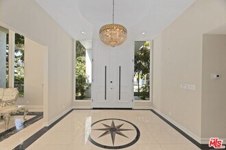 1860 Loma Vista Dr in Beverly Hills, CA - Building Photo - Building Photo