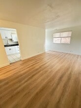 768 N Redwood Rd in Salt Lake City, UT - Foto de edificio - Building Photo