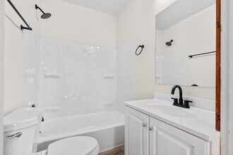 2084 Queen City Ave in Cincinnati, OH - Building Photo - Building Photo