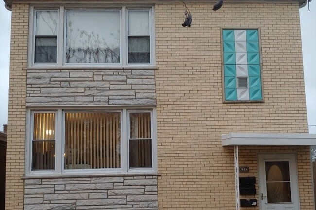 6313 W Montrose Ave, Unit 1st in Chicago, IL - Building Photo - Building Photo