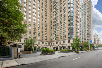 Bristol Plaza in New York, NY - Building Photo - Building Photo