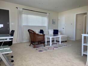 124 45th St, Unit A in Manhattan Beach, CA - Building Photo - Building Photo