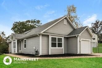 3016 Plum Creek Dr in St. Peters, MO - Foto de edificio - Building Photo