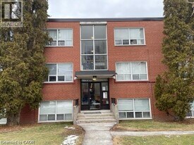 37 Mericourt Rd in Hamilton, ON - Building Photo