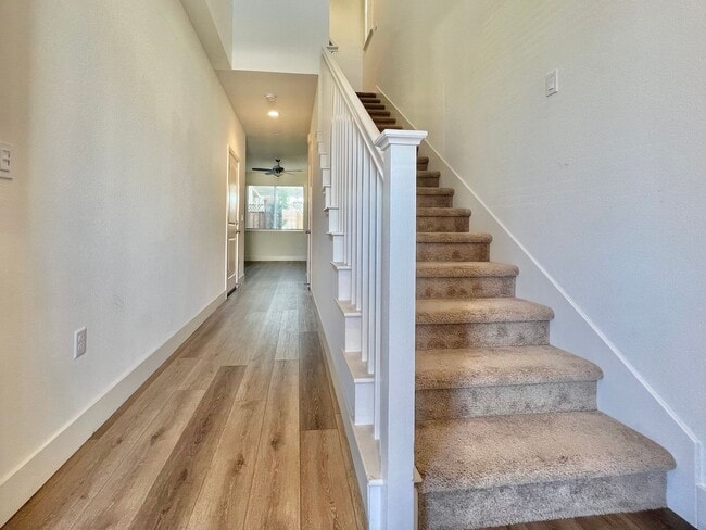 1380 Carriage Rd in Hollister, CA - Building Photo - Building Photo