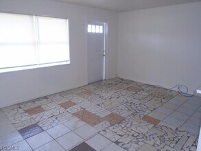 5522 Second Ave in Ft. Myers, FL - Foto de edificio - Building Photo