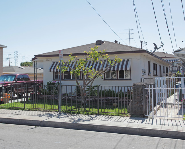 6234 Gifford Ave in Bell, CA - Foto de edificio - Building Photo