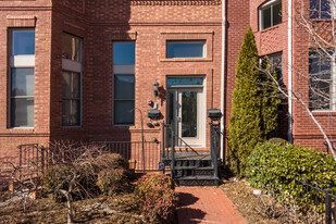 1900 Vermont Ave NW in Washington, DC - Building Photo - Building Photo