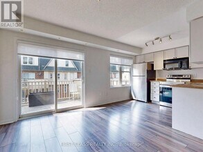 595 Dundas St W in Mississauga, ON - Building Photo - Building Photo