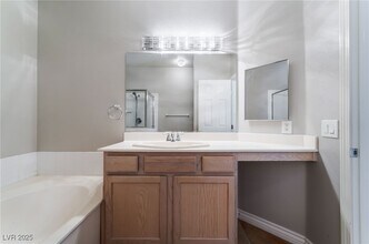 1705 Hills of Red Dr in Las Vegas, NV - Building Photo - Building Photo