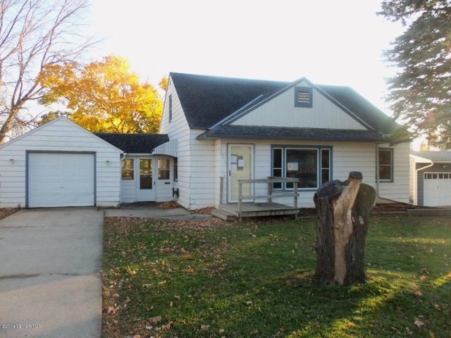 1216 East Hawthorne Street in Albert Lea, MN - Building Photo