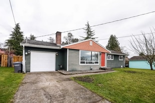 24117-24111 11th Ave S in Des Moines, WA - Building Photo