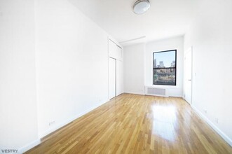 66 W 77th St in New York, NY - Building Photo - Building Photo