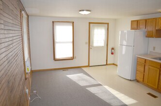 17350 Riverside Dr, Unit Apt.A in Nelsonville, OH - Building Photo - Building Photo