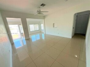 34 E 15th St in Hialeah, FL - Building Photo - Building Photo
