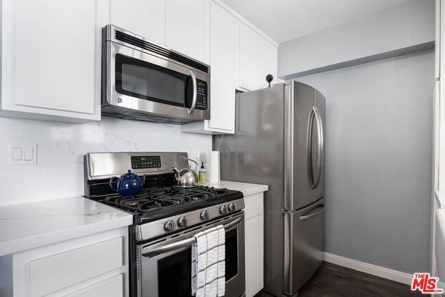 12119 Rochester Ave in Los Angeles, CA - Building Photo - Building Photo
