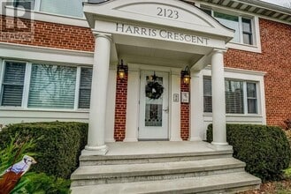 2123-2123 Harris Crescent in Burlington, ON - Building Photo - Building Photo