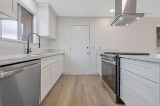 91 W Richert Ave in Clovis, CA - Building Photo - Building Photo