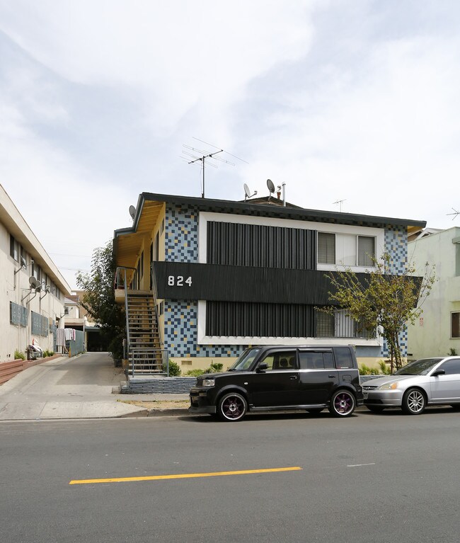 824 S Harvard Blvd in Los Angeles, CA - Foto de edificio - Building Photo