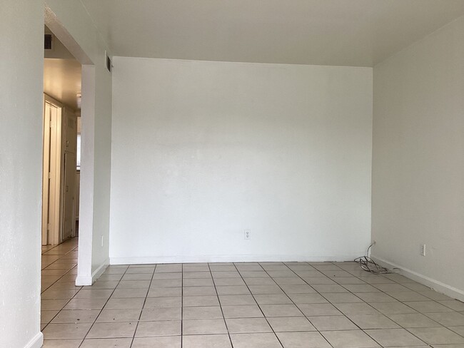 516 W Murray Ave in Visalia, CA - Building Photo - Building Photo