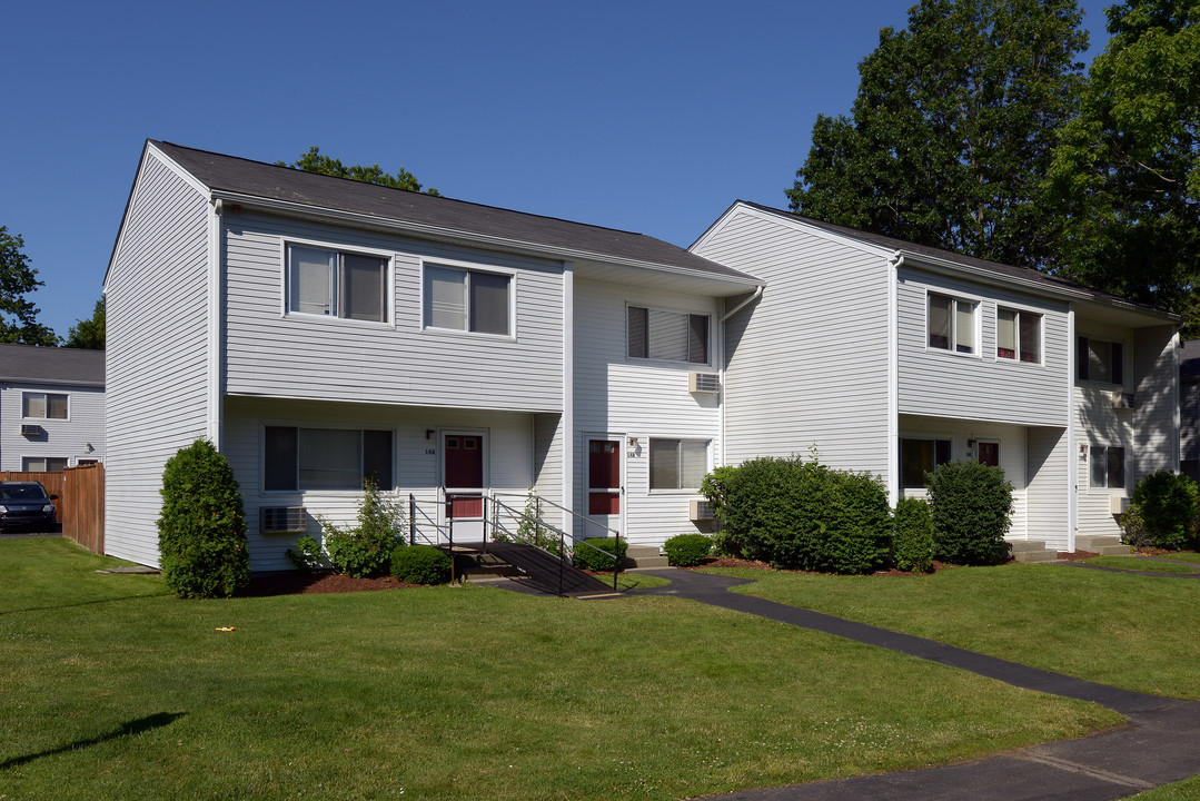 Highland Hills in Taunton, MA - Foto de edificio