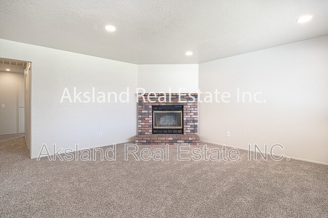 354 Blossom Dr in Ripon, CA - Building Photo - Building Photo