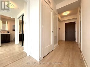 30 Inn On The Pk Dr in Toronto, ON - Building Photo - Building Photo