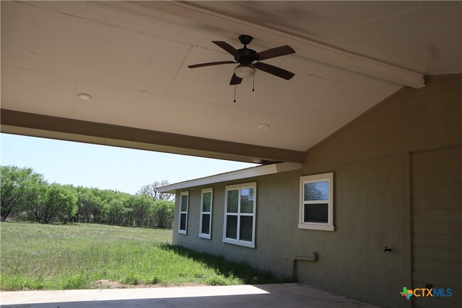 1961 Jakes Colony Rd in Seguin, TX - Building Photo - Building Photo