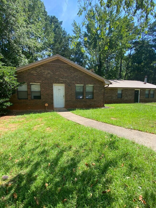 1735 Cedar Shoals Dr in Athens, GA - Building Photo - Building Photo