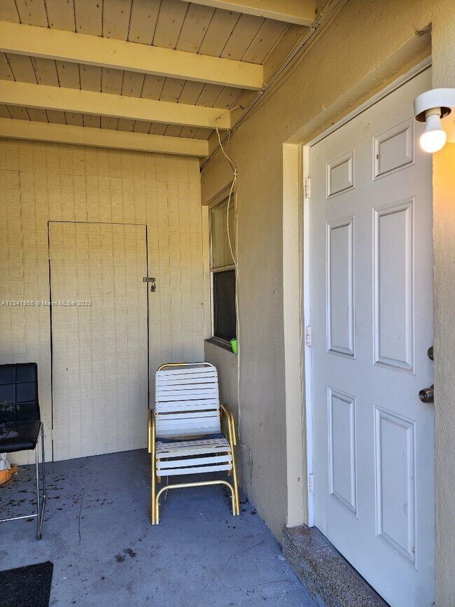 1930 Thomas St-Unit -F in Hollywood, FL - Building Photo - Building Photo