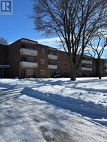 31 Parkside Dr in St Thomas, ON - Building Photo