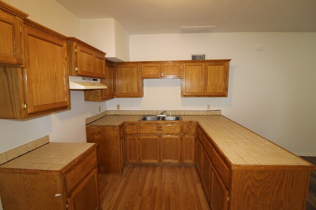 1205 S Dr E E Dunlap Hwy, Unit A in San Diego, TX - Building Photo - Building Photo