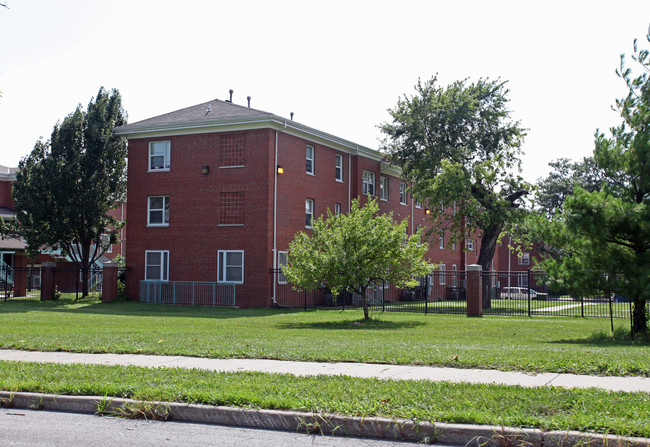 1602-1706 E 12th St in Kansas City, MO - Building Photo - Building Photo