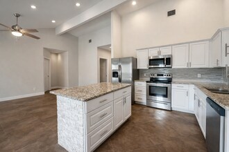 21425 Patton Ave in Lago Vista, TX - Building Photo - Building Photo