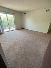 1819 University Dr in Cedar Falls, IA - Foto de edificio - Building Photo