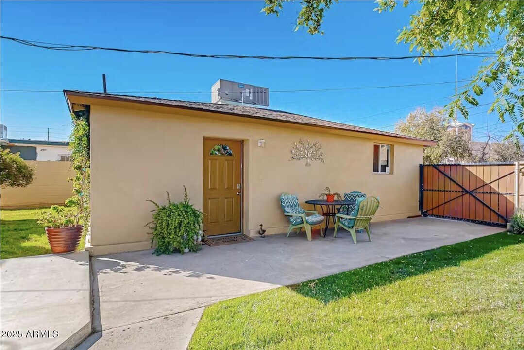 2412 N 36th Pl in Phoenix, AZ - Building Photo