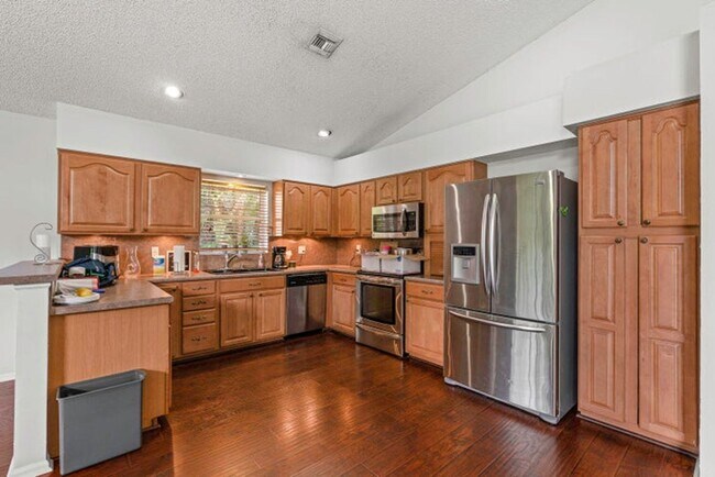 1304 Lake Breeze Dr in Wellington, FL - Building Photo - Building Photo