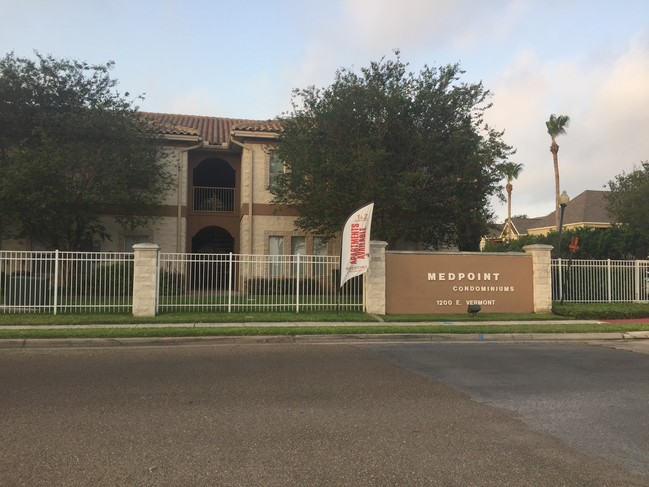Medpoint Condominiums in McAllen, TX - Foto de edificio - Building Photo