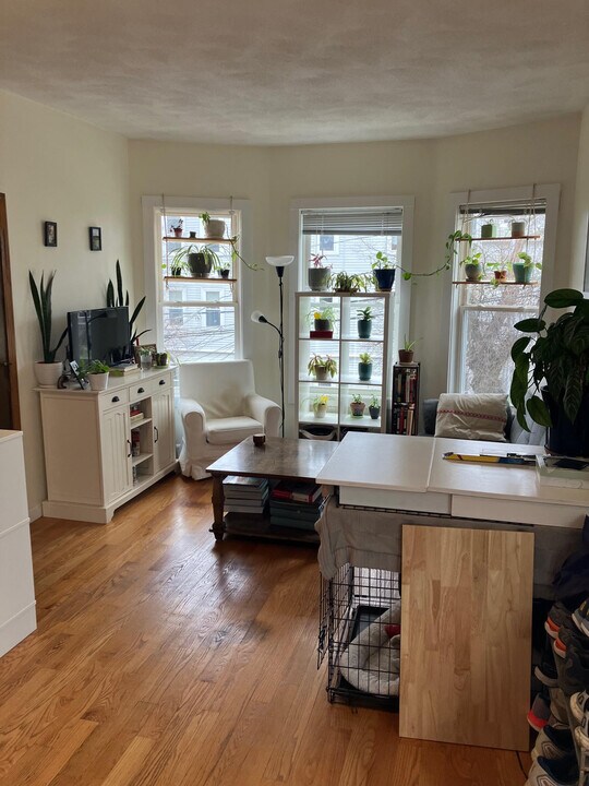 19 Linden Ave, Unit 3 in Somerville, MA - Building Photo