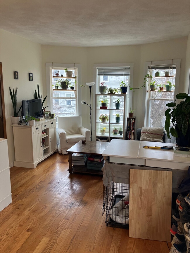 19 Linden Ave, Unit 3