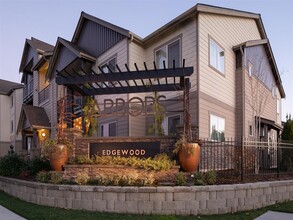 The Arbors at Edgewood in Edgewood, WA - Foto de edificio - Building Photo