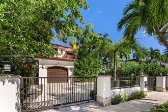 2143 N Bay Rd in Miami Beach, FL - Foto de edificio - Building Photo