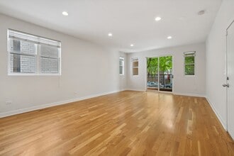 1956 W Ohio St in Chicago, IL - Building Photo - Building Photo