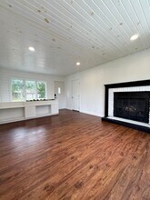 212 Evelyn Ave in Kalamazoo, MI - Foto de edificio - Building Photo