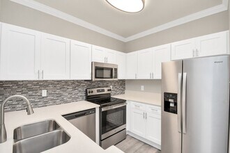 2222 Maroneal St in Houston, TX - Foto de edificio - Building Photo