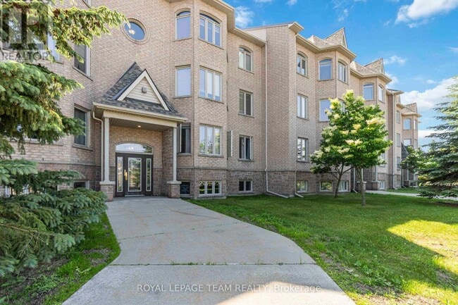 2090-2090 Valin St in Ottawa, ON - Building Photo - Building Photo